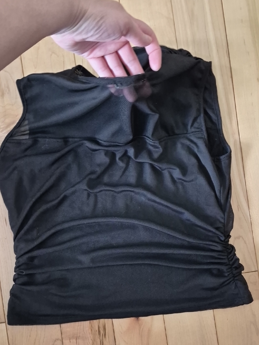 Pebble And Stone Women's Size Small (I Think) Black Sleeveless Ruched Top - Picture 3 of 5